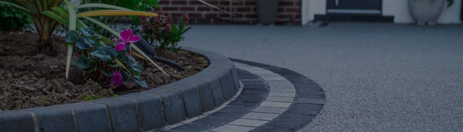 Complete Driveways & Courtyards Ltd - FULLY INSURED PAVING CONTACTORS & LANDSCAPING SPECIALISTS, FROM FOUNDATION TO FINAL FINISH... WE OFFER A COMPREHENSIVE SERVICE